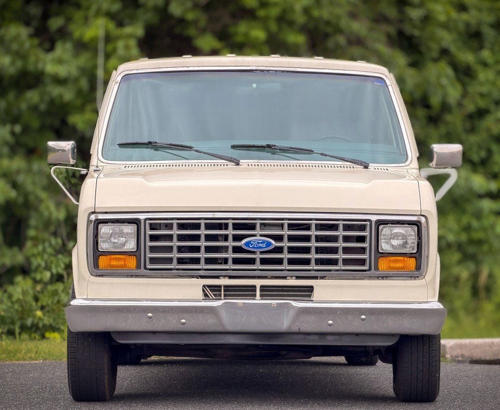 Used 1990 Ford E-150 and Econoline 150 RWD image 4