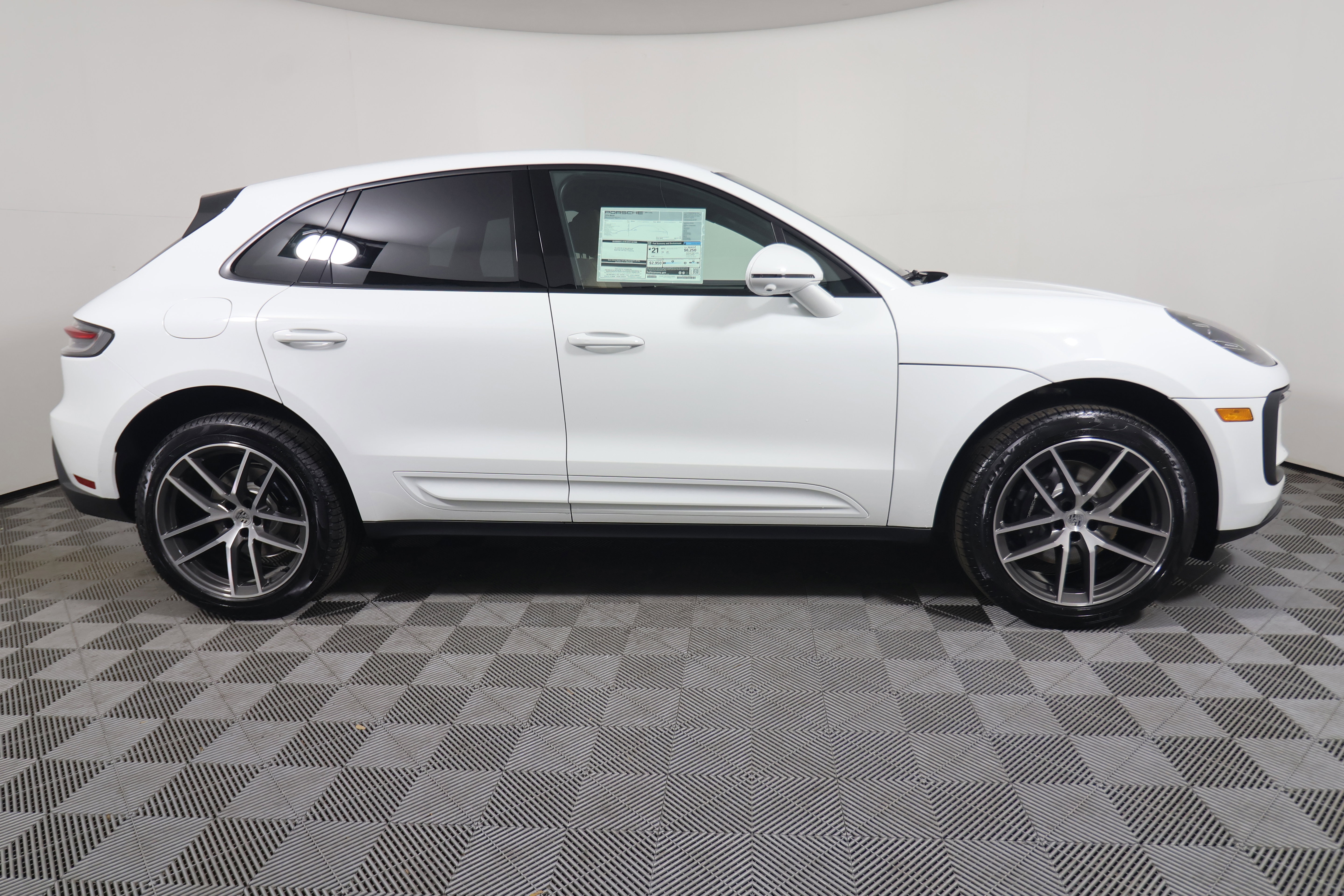 Certified 2026 Porsche Macan image 8