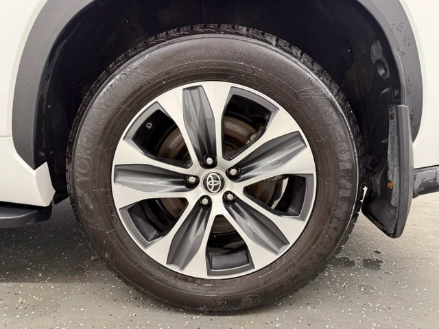 Used 2023 Toyota Highlander XLE AWD/4WD image 20