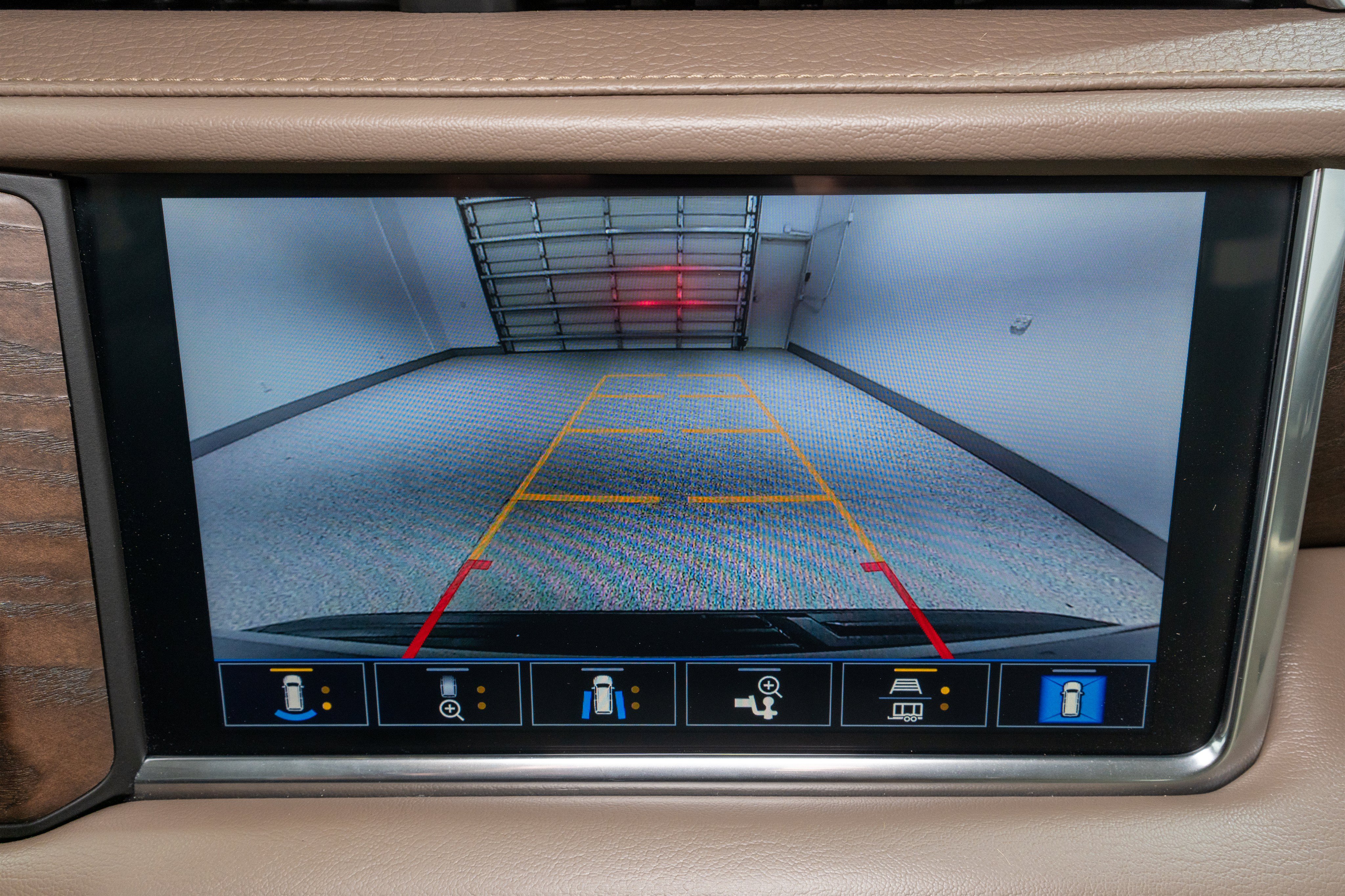 Used 2021 GMC Yukon Denali w/ Advanced Technology Package RWD image 23
