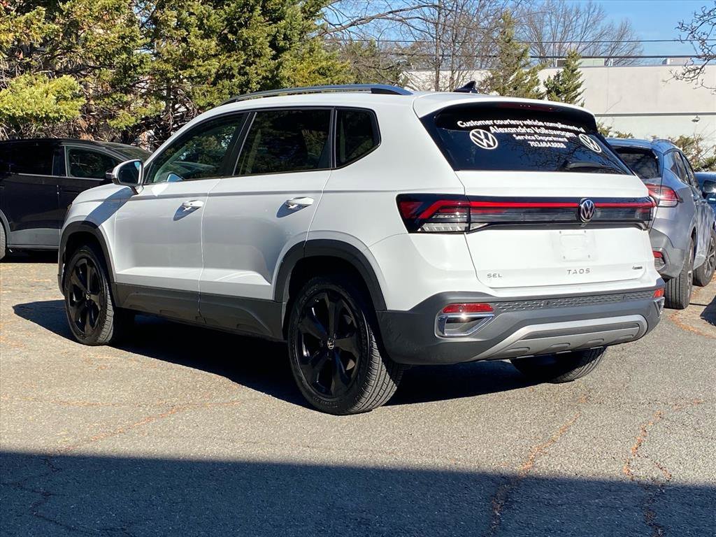 Used 2025 Volkswagen Taos SEL image 3