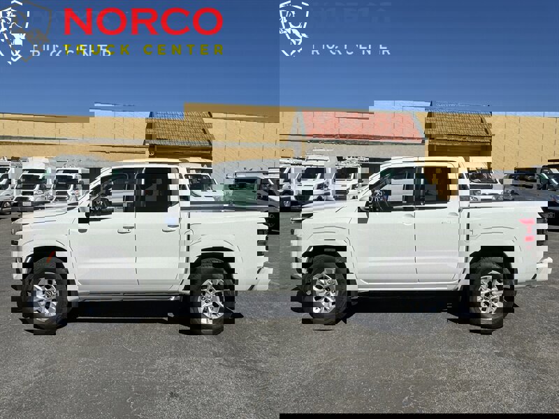 Used 2024 Nissan Frontier SV image 5