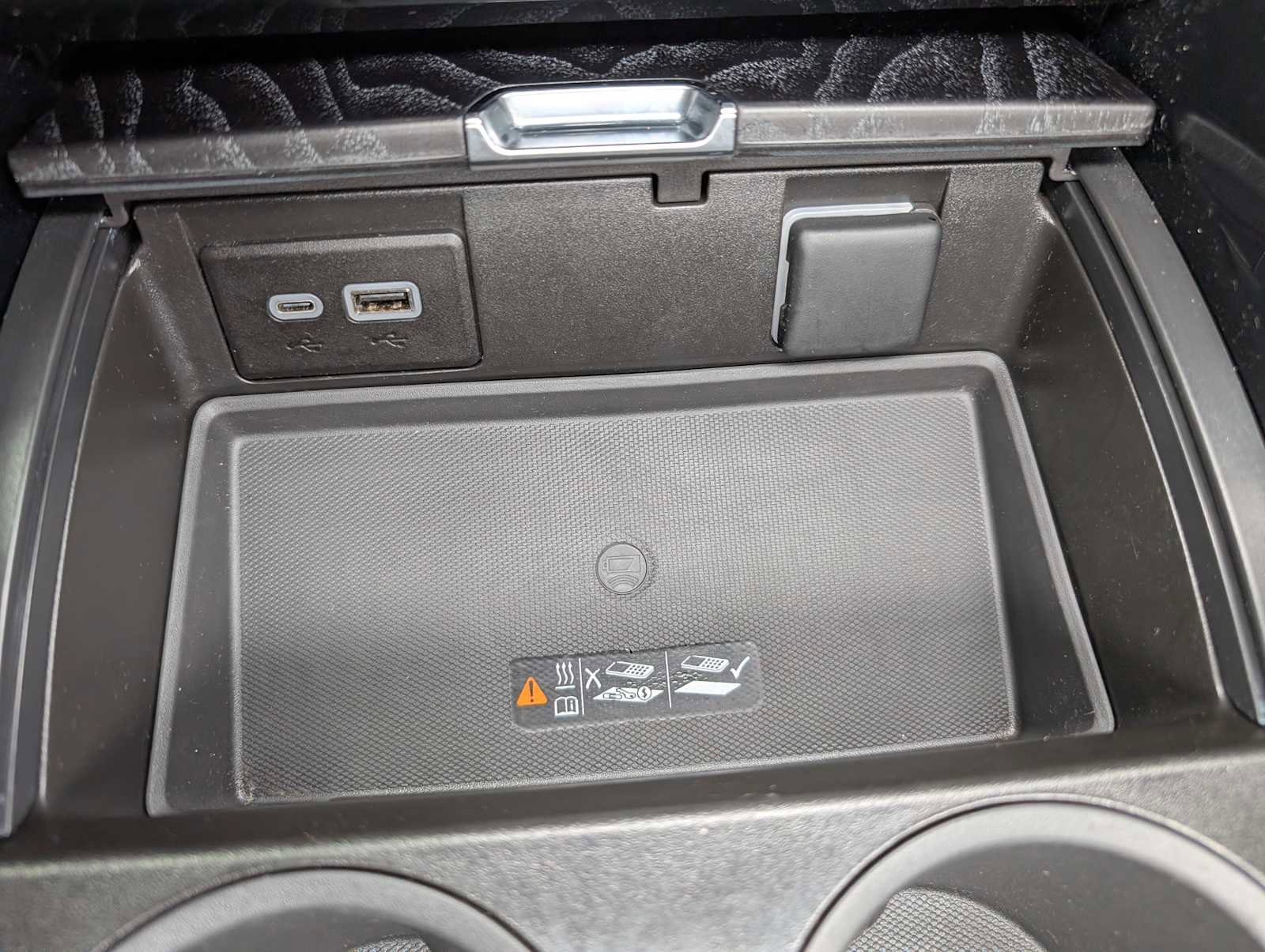 Used 2024 GMC Yukon Denali w/ Advanced Technology Package image 34