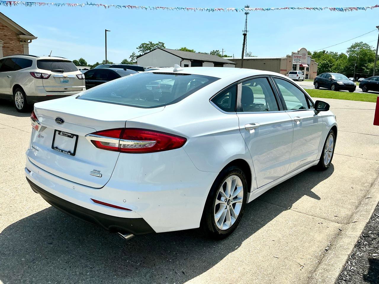 Used 2019 Ford Fusion SE FWD image 5