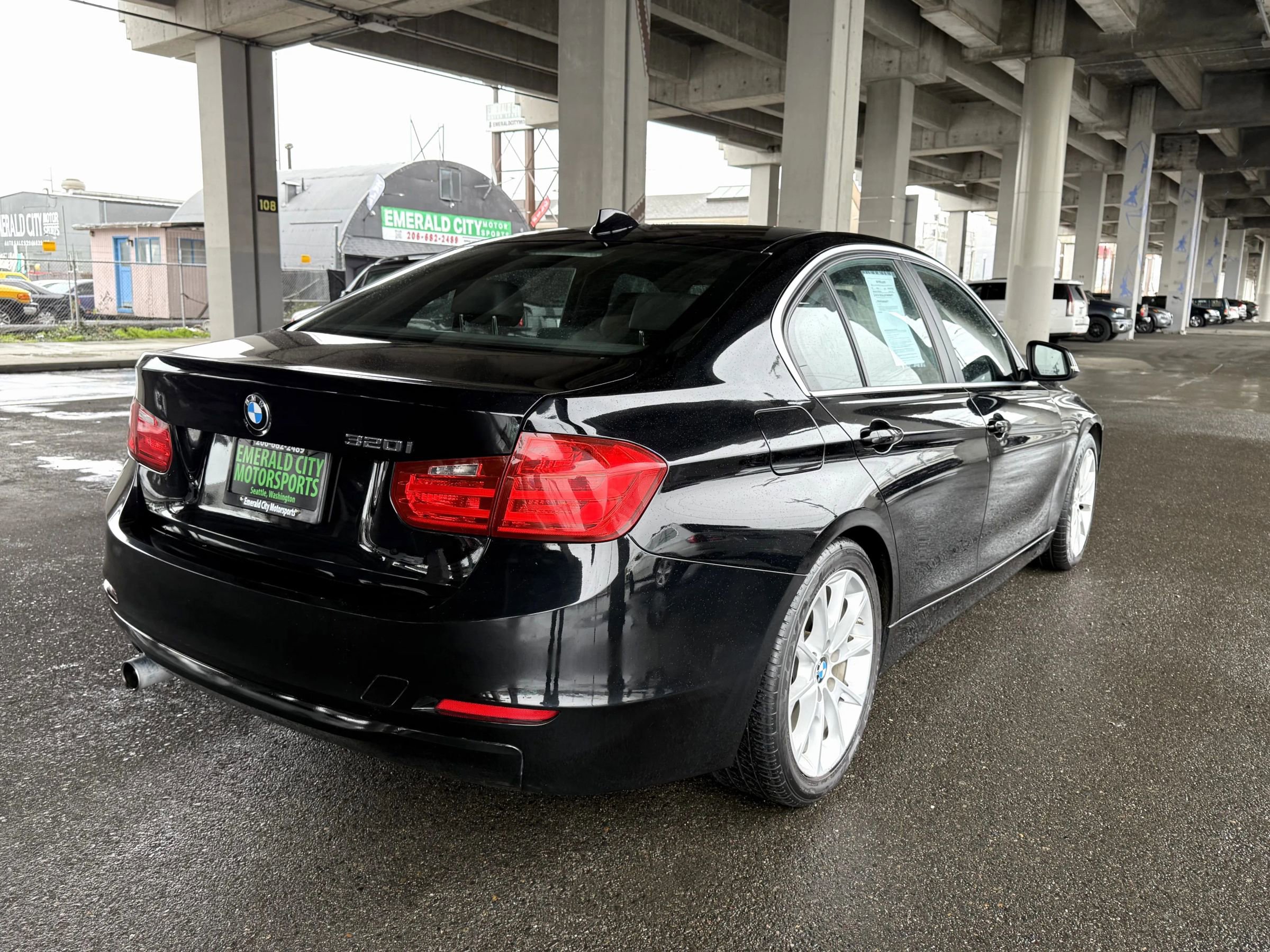 Used 2015 BMW 320i Sedan RWD image 4