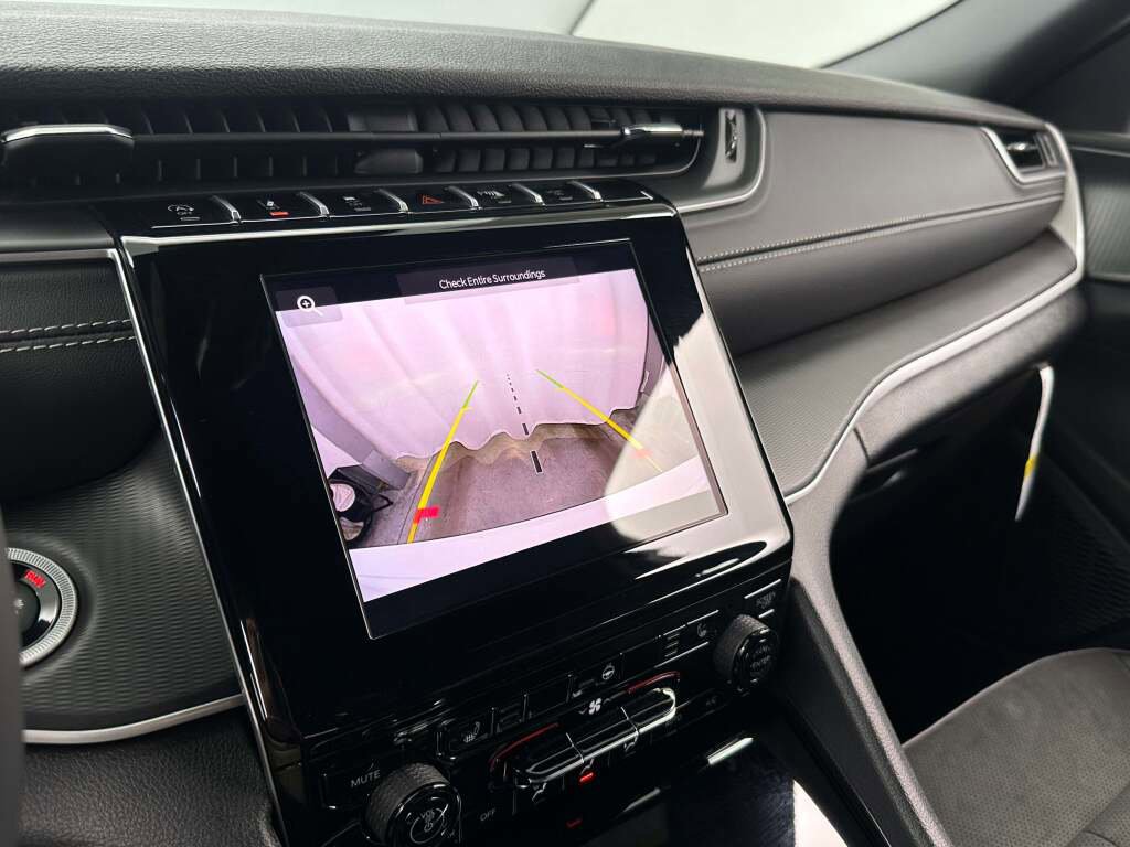 New 2025 Jeep Grand Cherokee L Laredo image 30