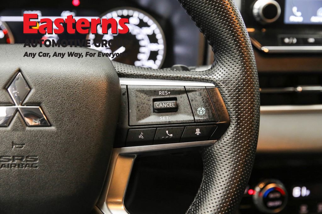 Used 2024 Mitsubishi Outlander SE image 16