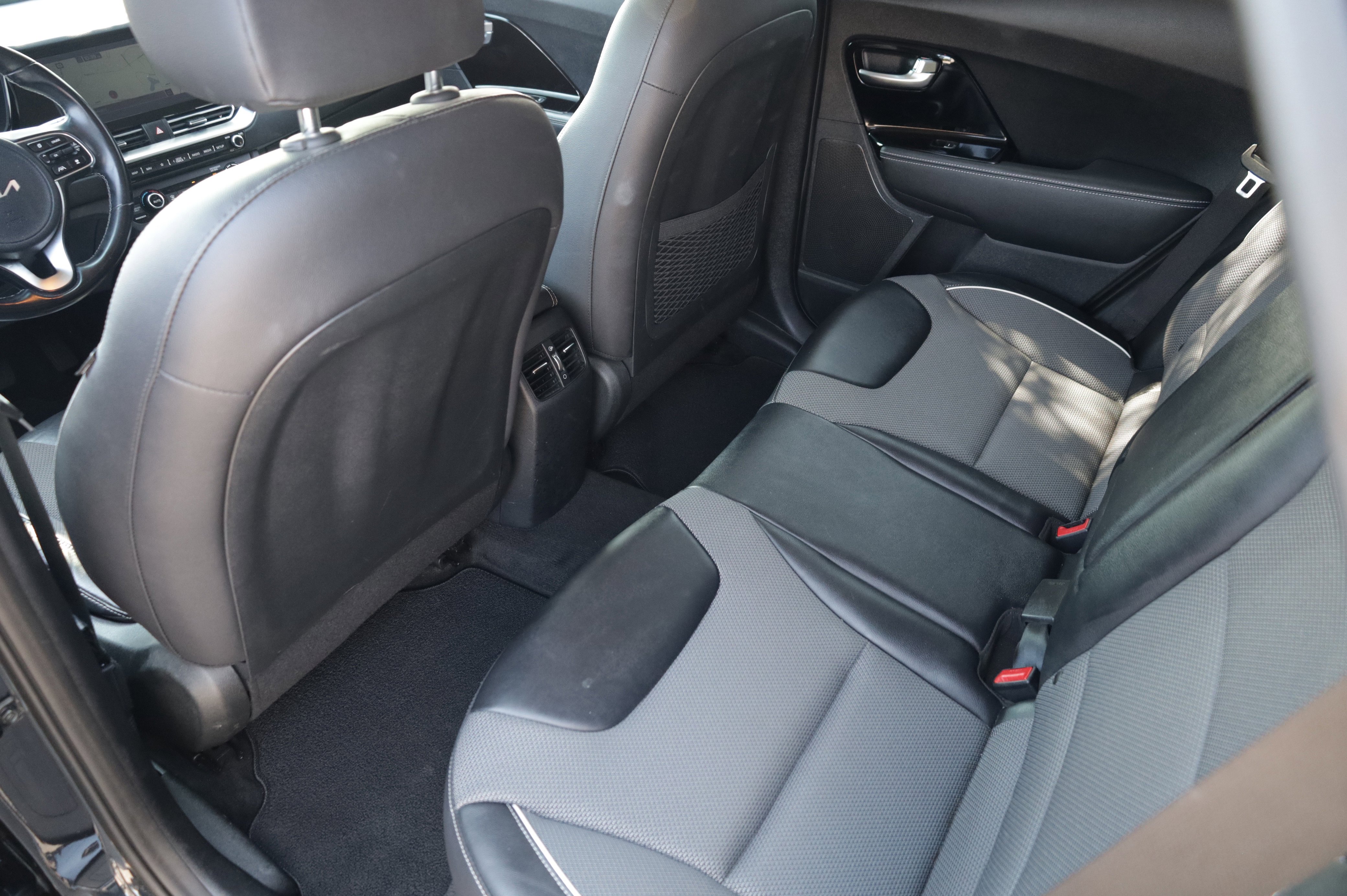 Used 2022 Kia Niro EX FWD image 11