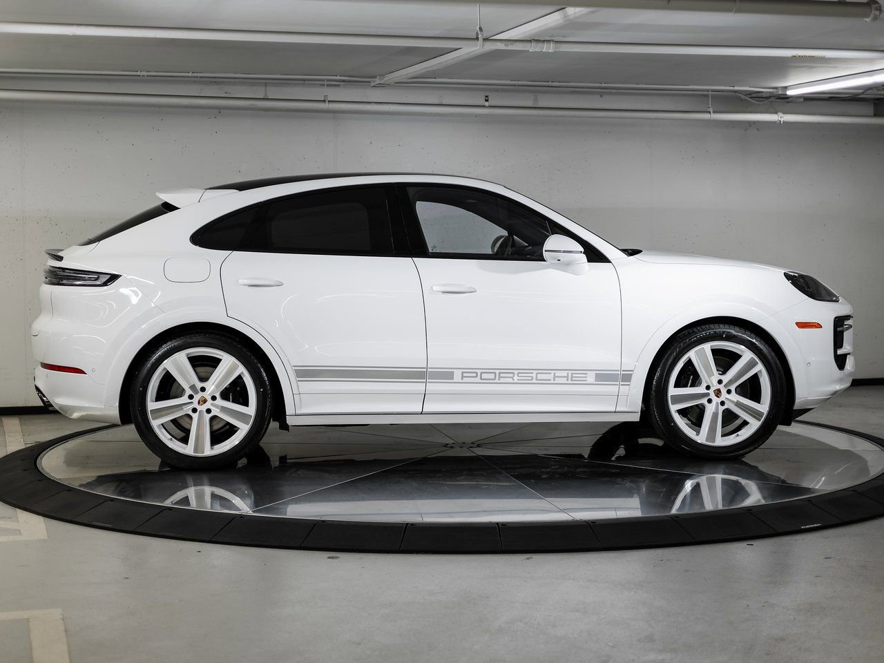 New 2026 Porsche Cayenne GTS AWD/4WD image 8