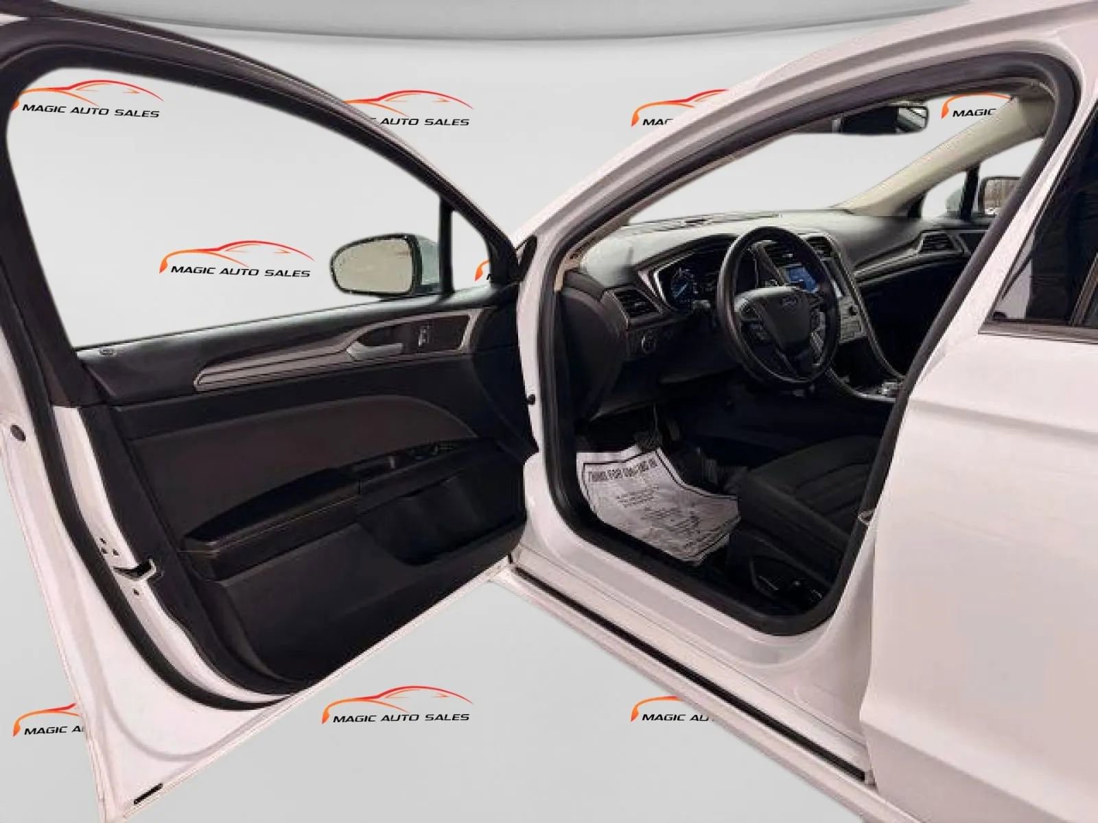 Used 2020 Ford Fusion SE image 12