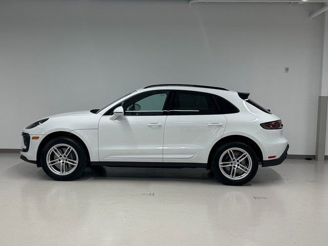 Certified 2025 Porsche Macan AWD/4WD image 2