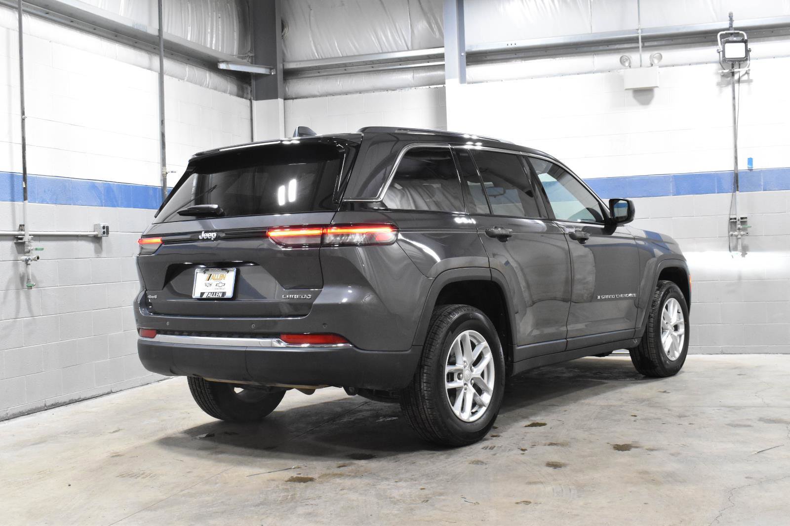 Used 2024 Jeep Grand Cherokee Laredo X AWD/4WD image 28