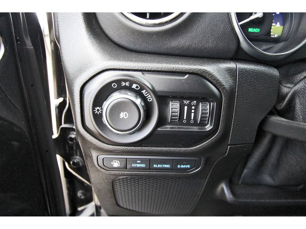 Used 2021 Jeep Wrangler Unlimited Sahara AWD/4WD image 18