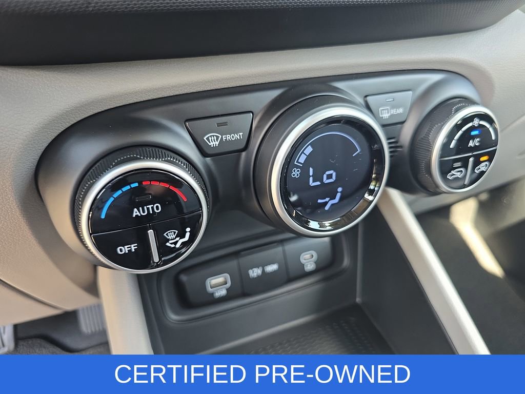 Used 2025 Hyundai Venue SEL FWD image 21