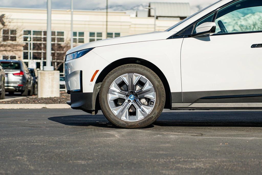 Used 2025 BMW iX xDrive50 image 8