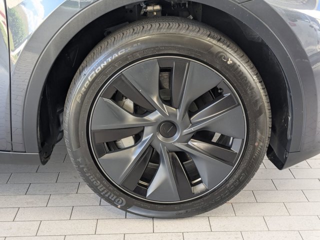 Used 2024 Tesla Model Y Long Range AWD/4WD image 22