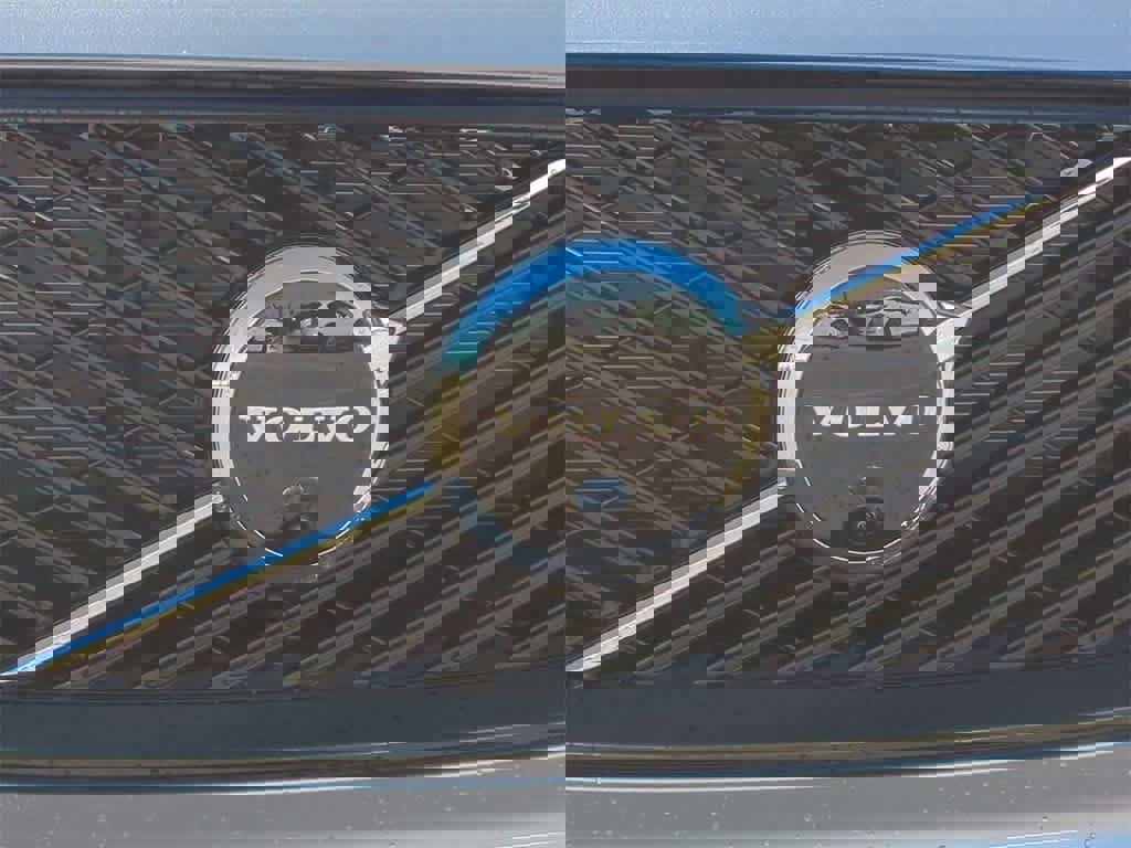 New 2026 Volvo XC60 B5 Plus w/ Protection Package Premier image 11