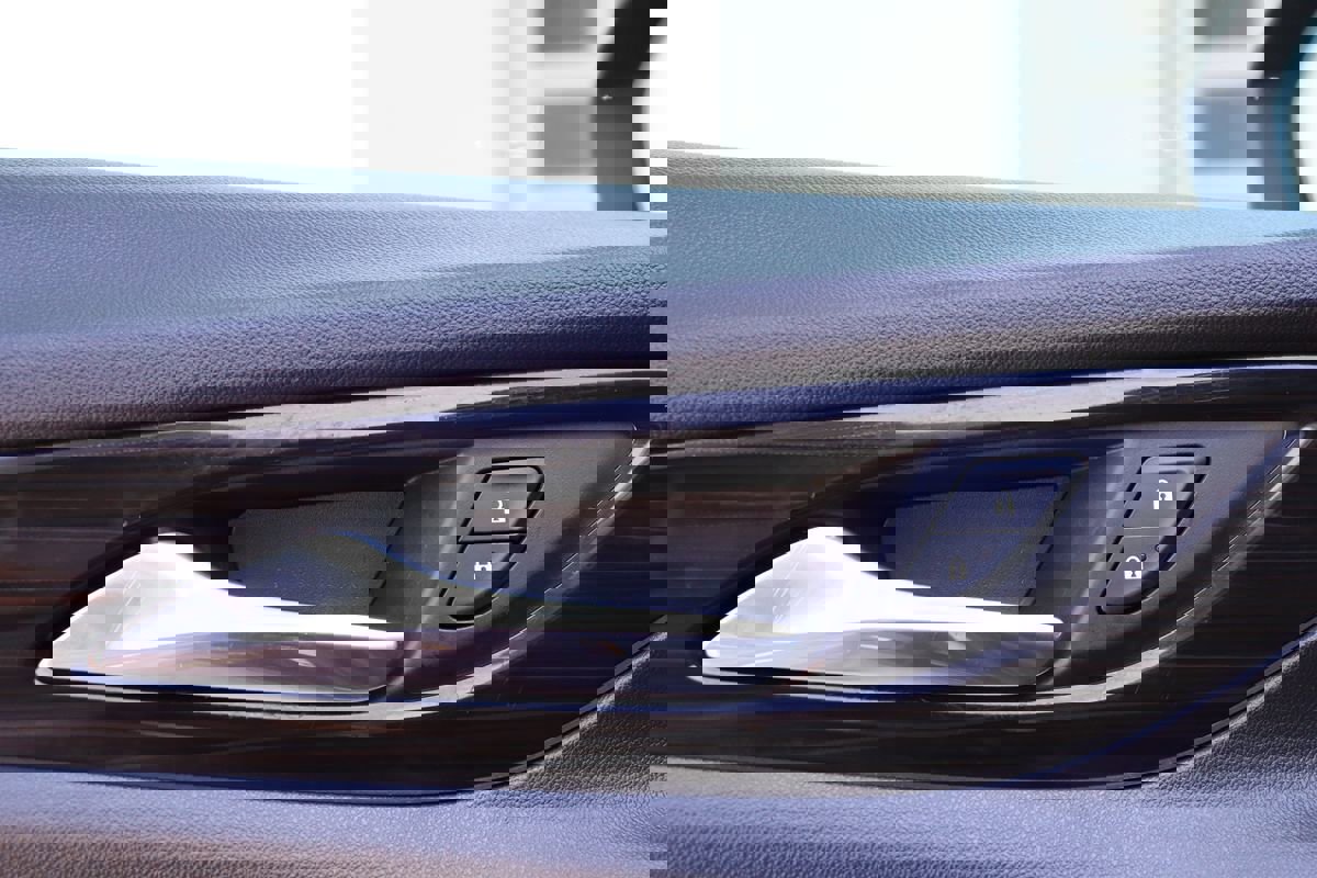 Used 2018 Buick Regal Essence w/ Driver Confidence Package #1 image 36