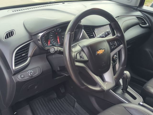 Used 2021 Chevrolet Trax LT w/ LT Convenience Package image 12