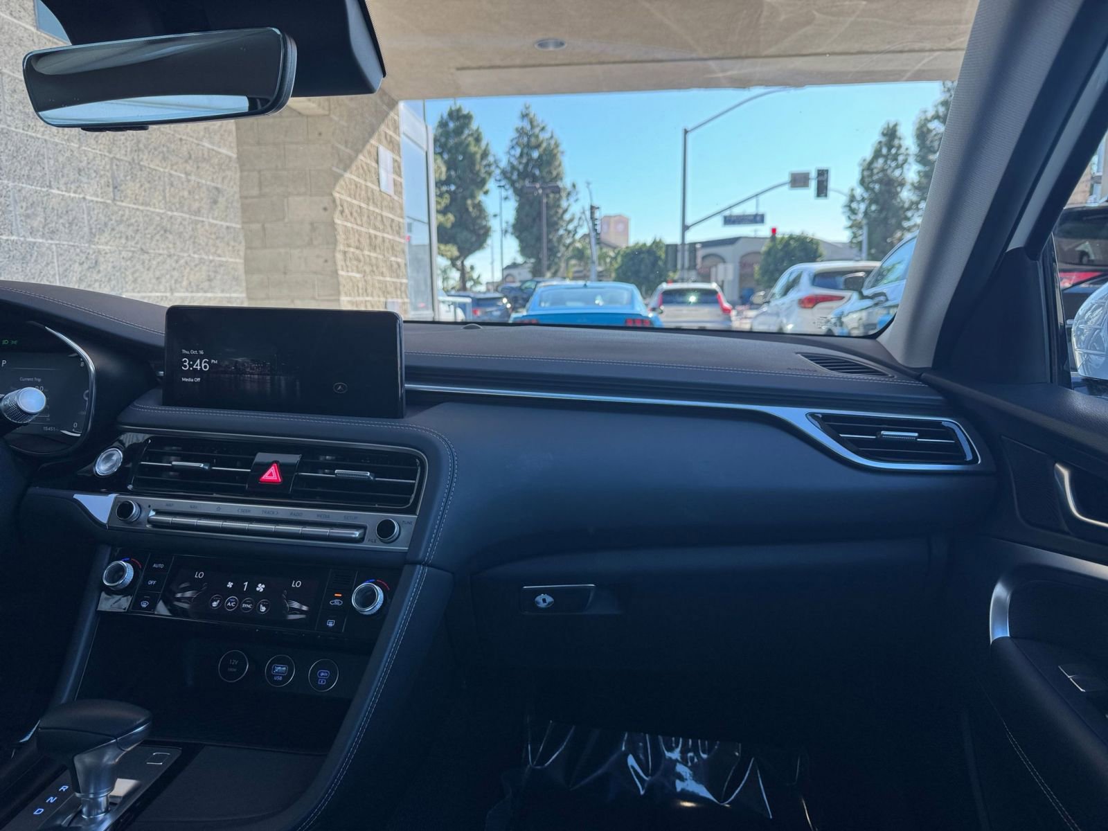 Used 2025 Genesis G70 2.5T image 35