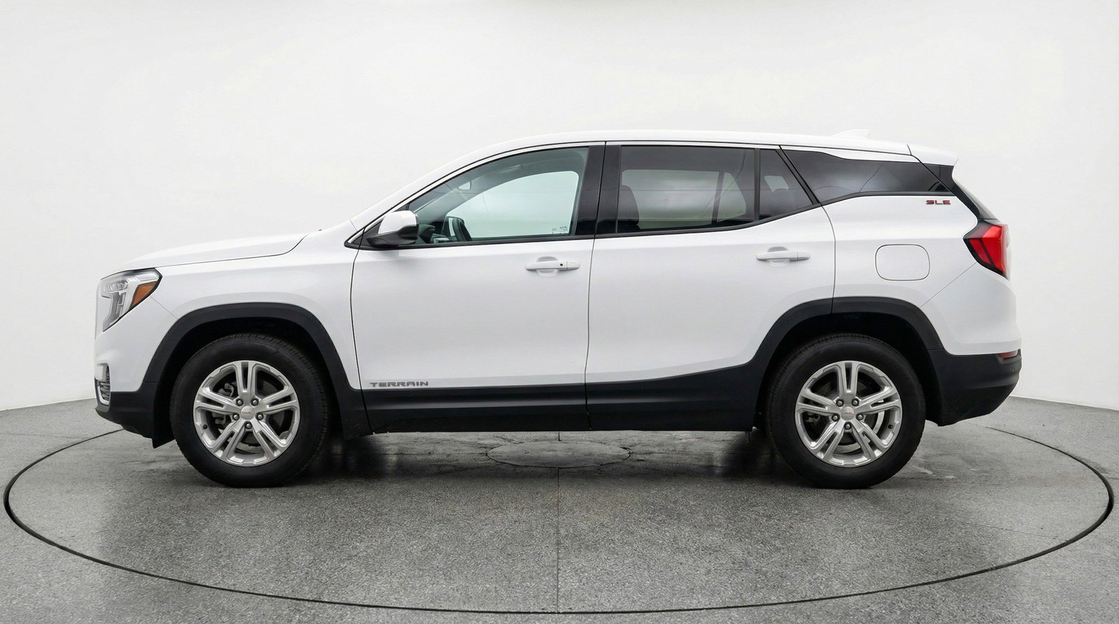 Used 2024 GMC Terrain SLE AWD/4WD image 4