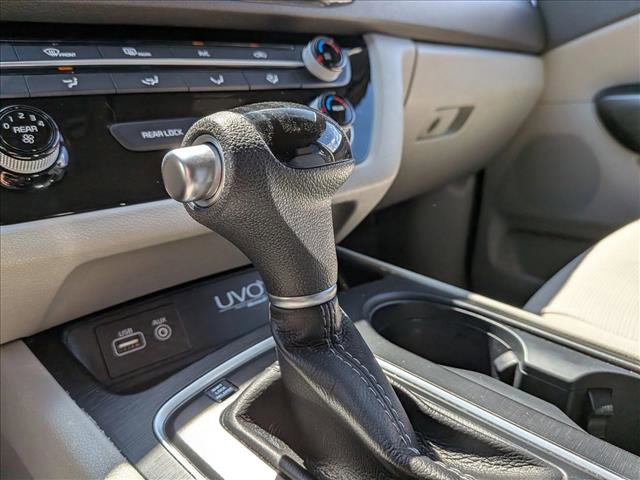 Used 2015 Kia Sedona LX image 12