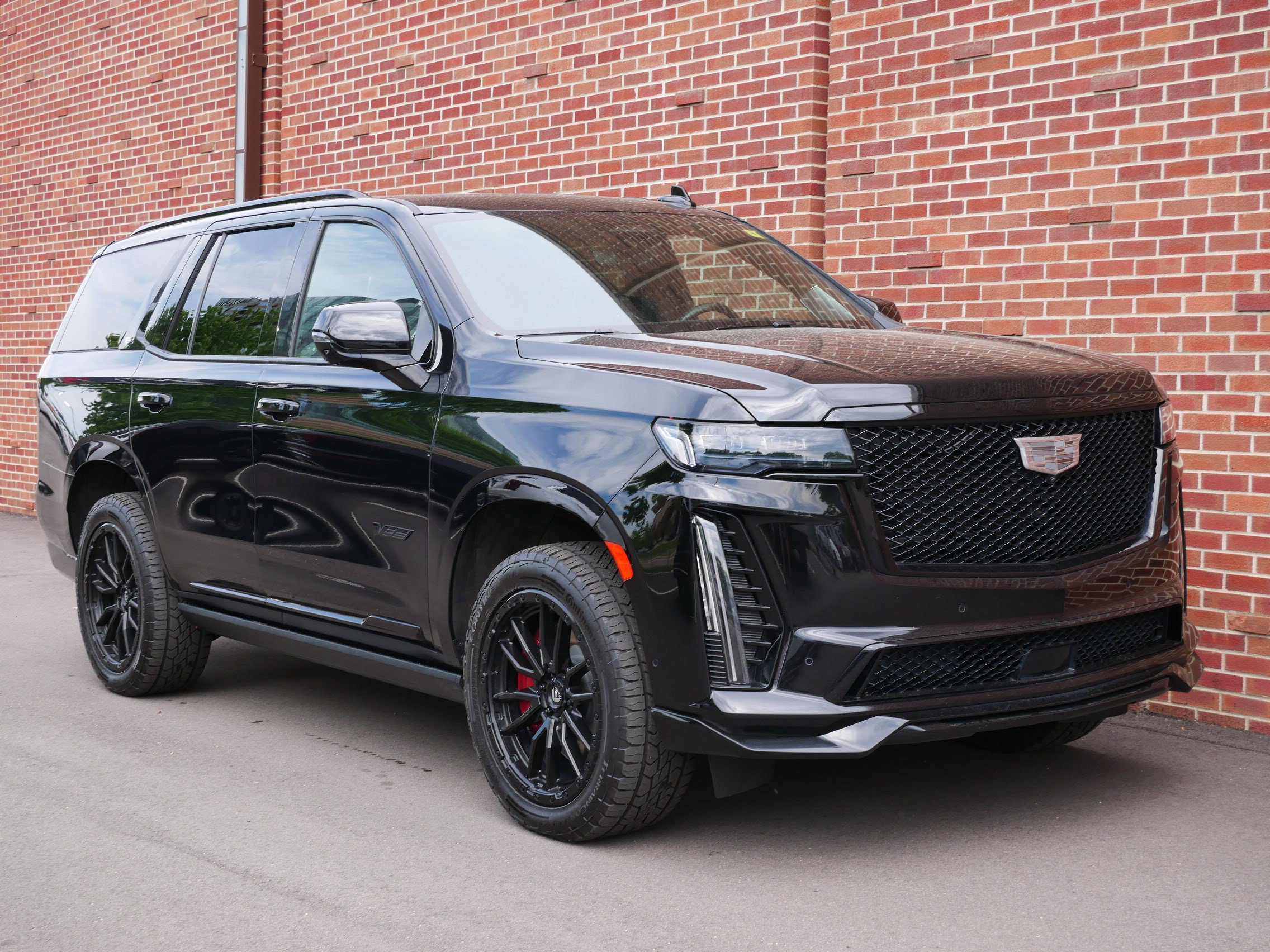 Used 2023 Cadillac Escalade V w/ LPO, ONYX Package AWD/4WD image 27
