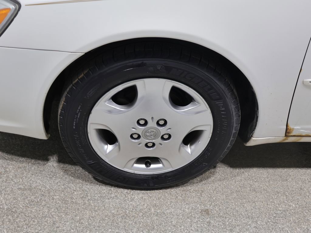 Used 2004 Toyota Avalon XLS image 8