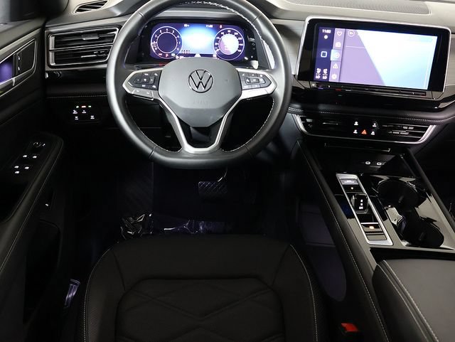 Used 2025 Volkswagen Atlas Cross Sport SE AWD/4WD image 3