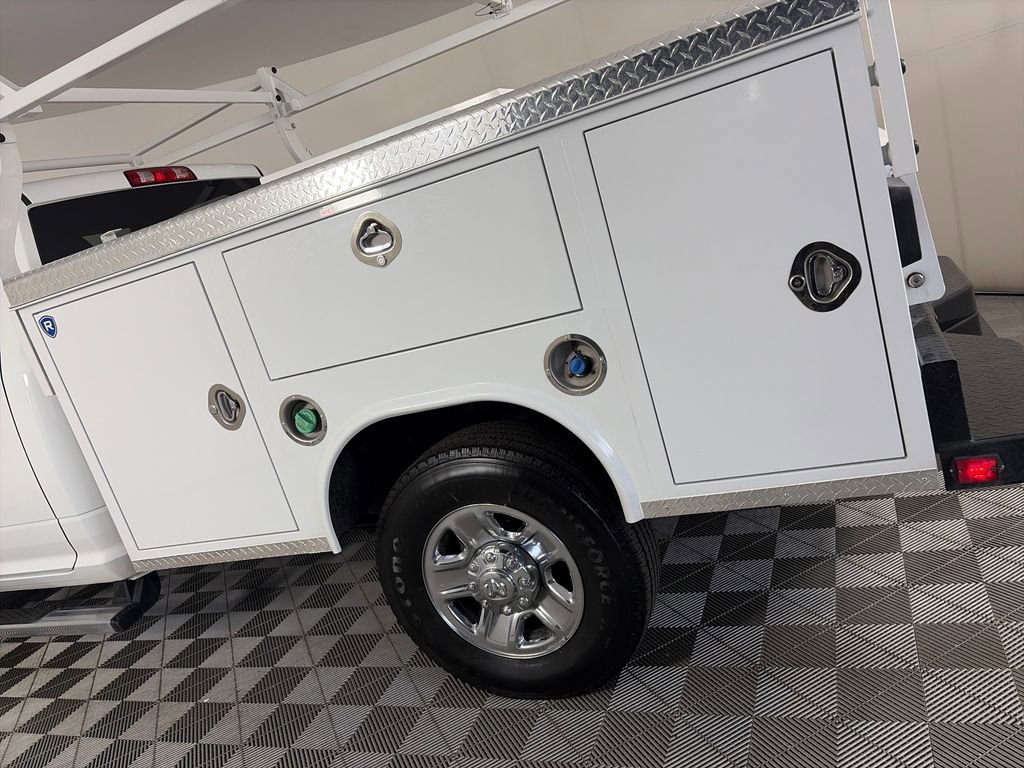 Used 2024 RAM 3500 Tradesman w/ Chrome Appearance Group AWD/4WD image 25