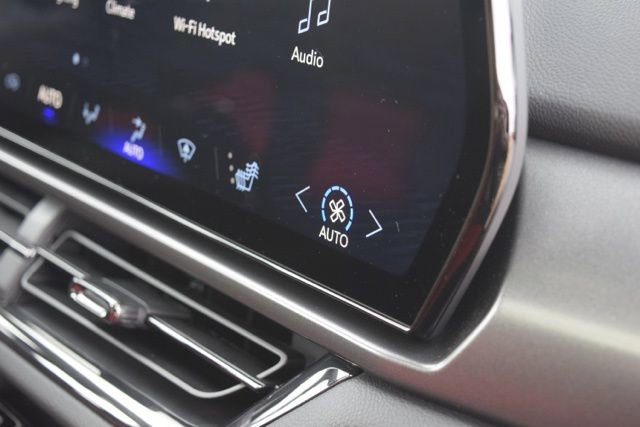 Used 2025 Chevrolet Equinox EV RS image 38