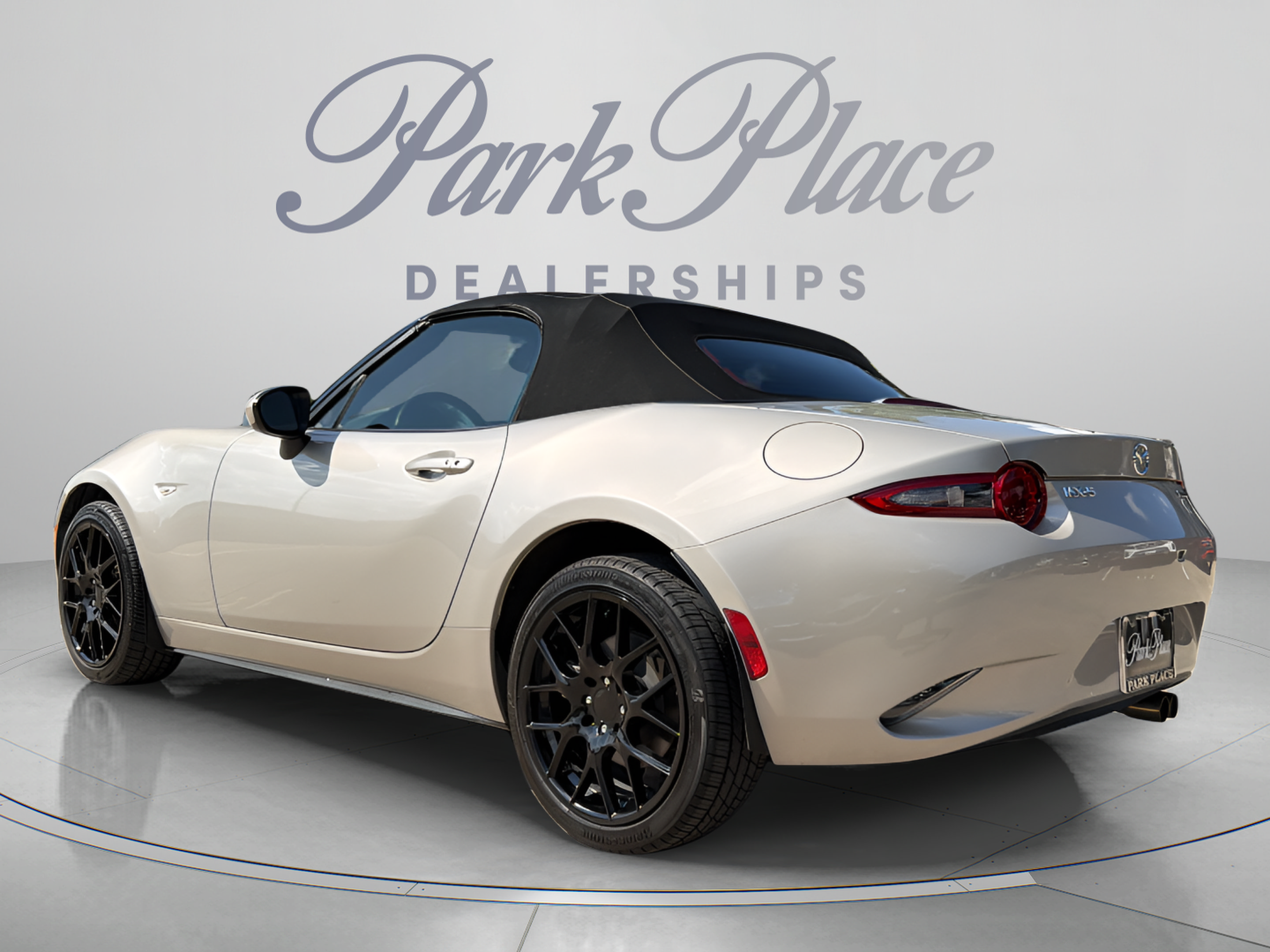 Used 2023 MAZDA MX-5 Miata Grand Touring RWD image 3