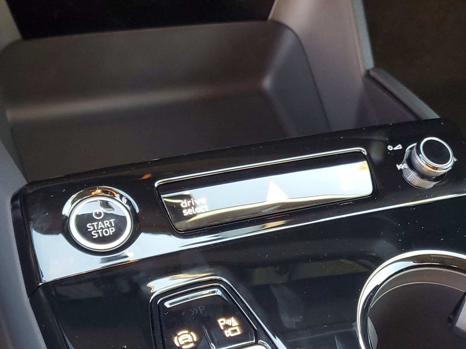 New 2025 Audi Q6 e-tron Premium image 31