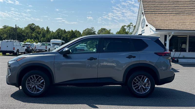 Used 2024 Nissan Rogue S AWD/4WD image 12