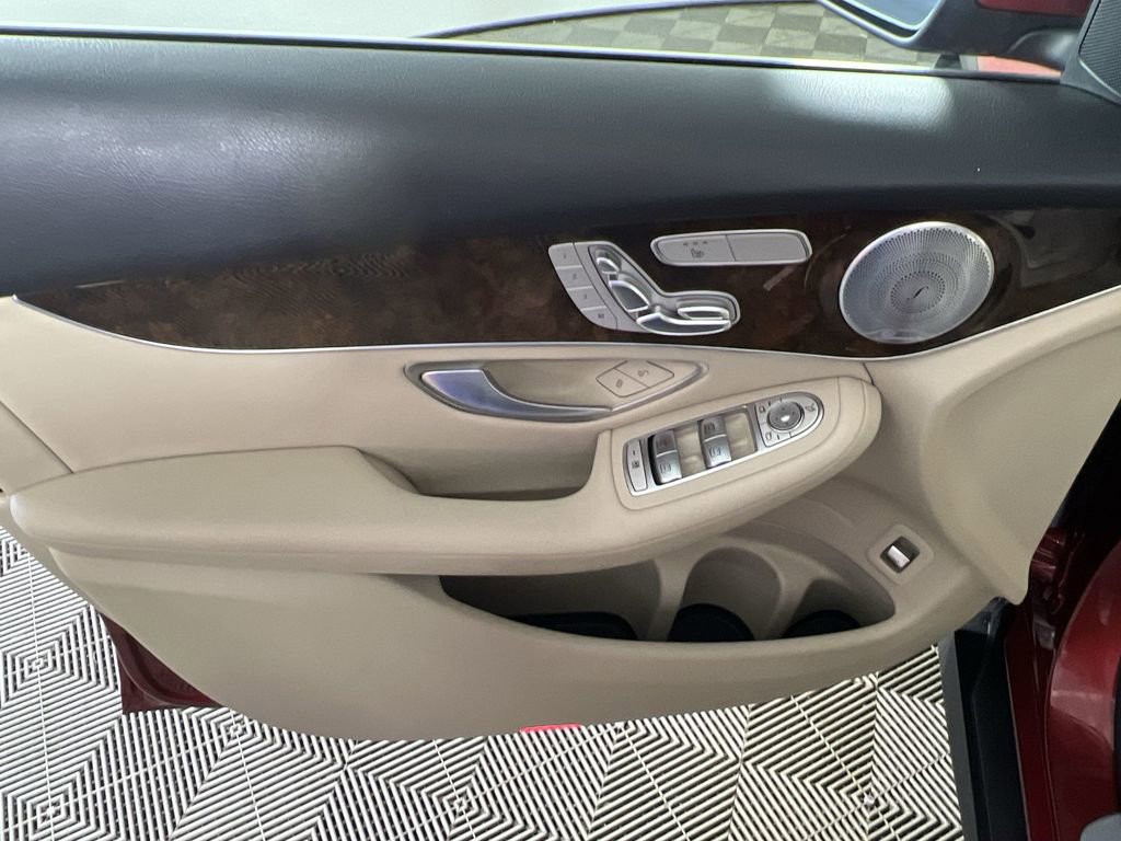 Used 2019 Mercedes-Benz GLC 300 4MATIC image 23