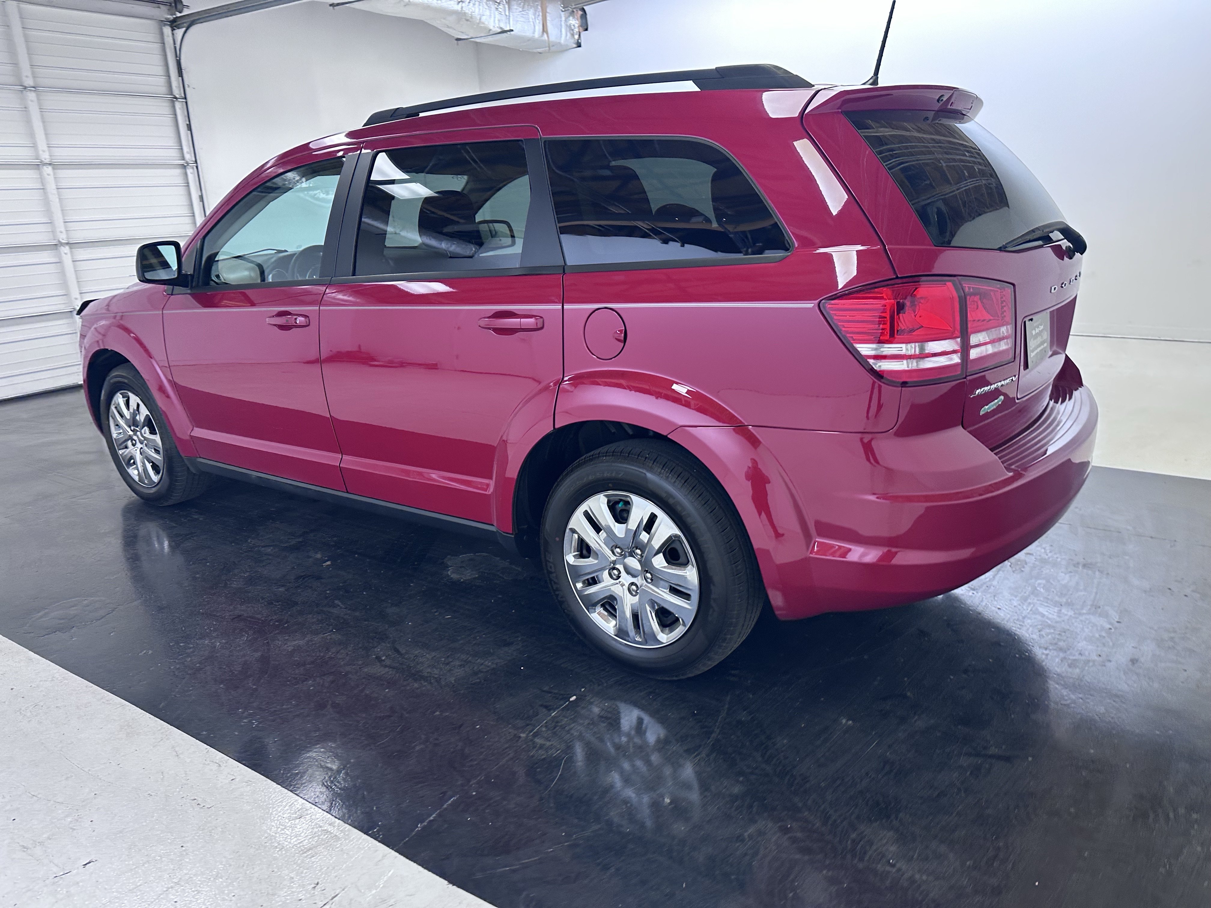 Used 2019 Dodge Journey SE FWD image 12