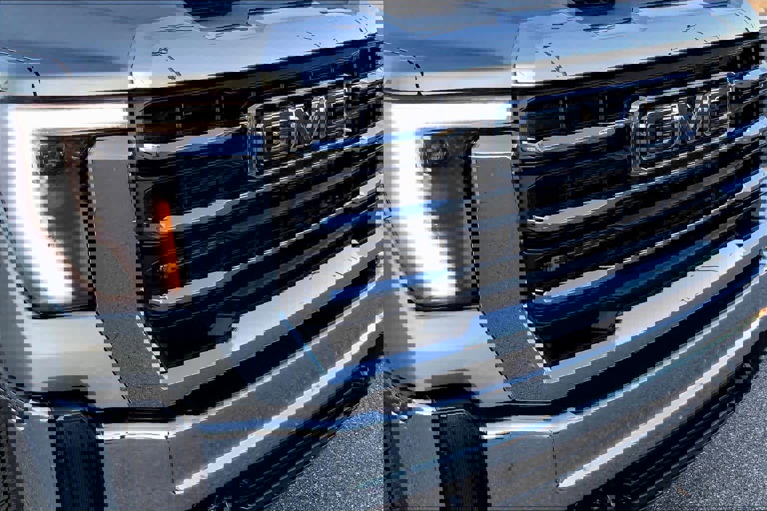 Used 2025 GMC Sierra 2500 SLT w/ SLT Convenience Package image 28