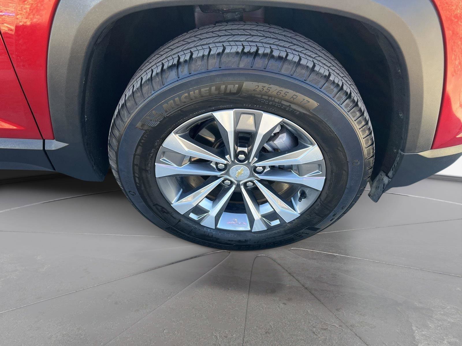 Used 2025 Chevrolet Equinox LT image 10