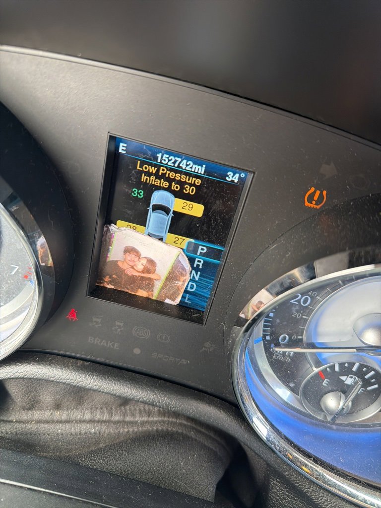 Used 2014 Chrysler 300 C image 2