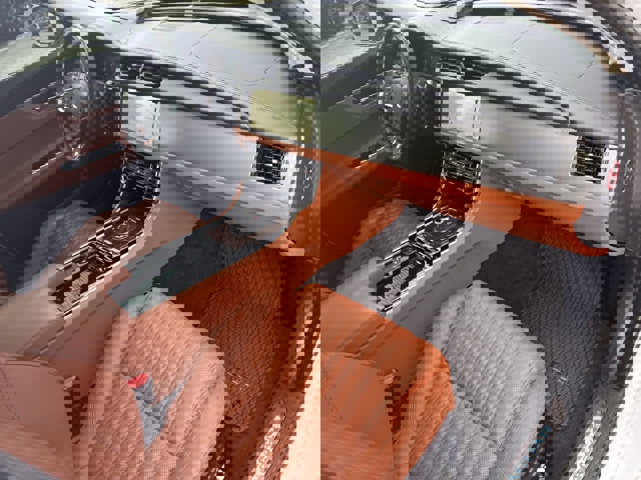 Used 2018 Jaguar XF Portfolio image 21