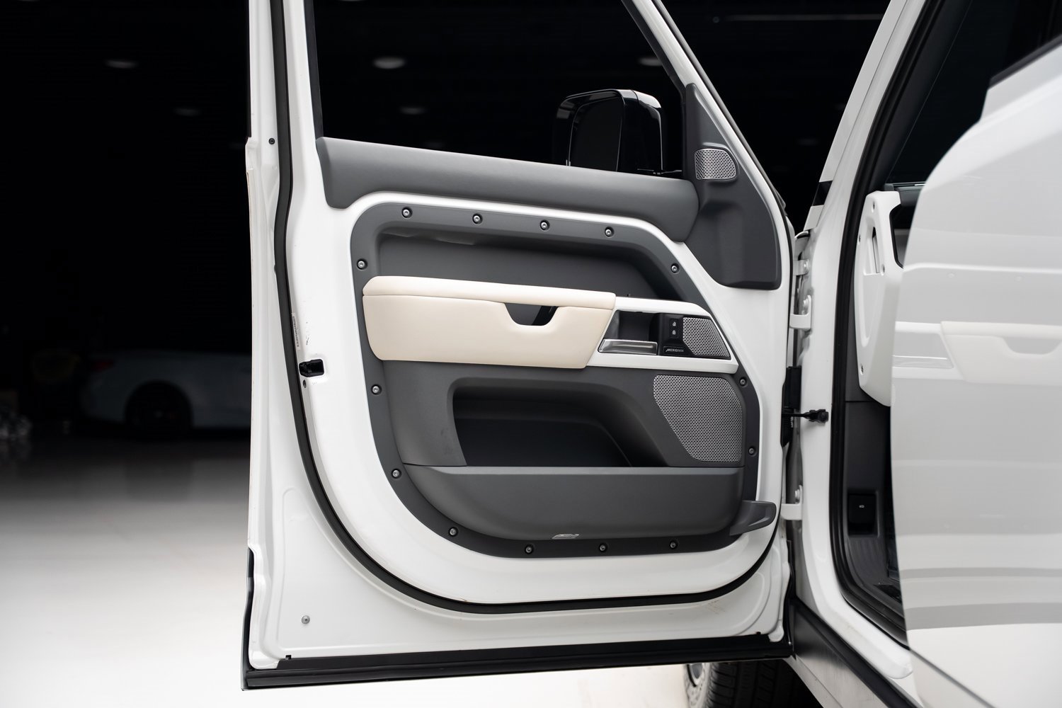 Used 2023 Land Rover Defender 130 First Edition image 54