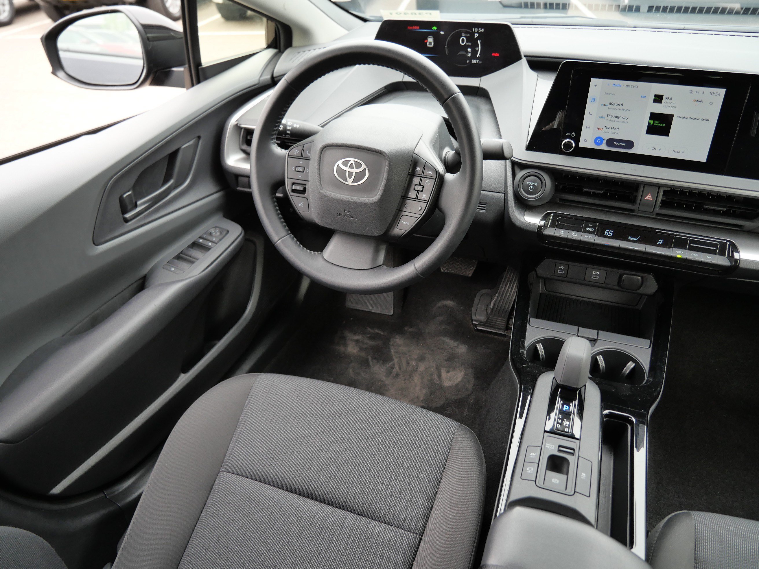 Certified 2025 Toyota Prius LE FWD image 10