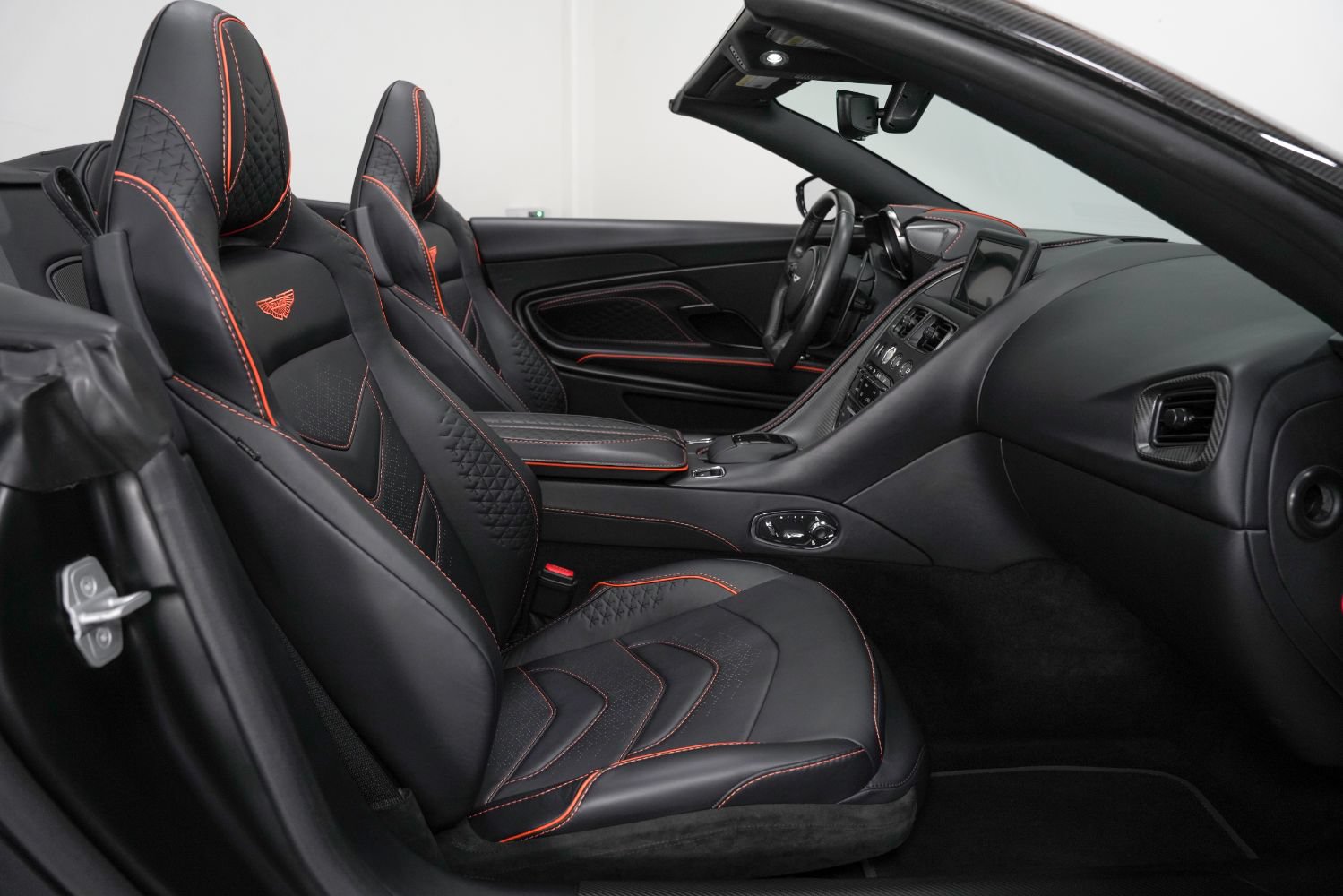 Used 2022 Aston Martin DBS Superleggera Volante RWD image 27