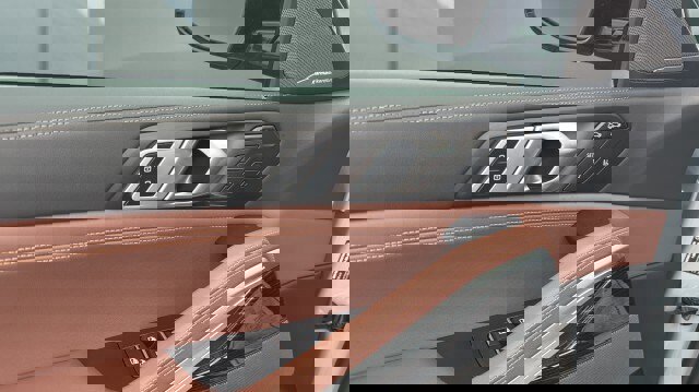 Used 2025 BMW X6 xDrive40i w/ Climate Comfort Package image 22