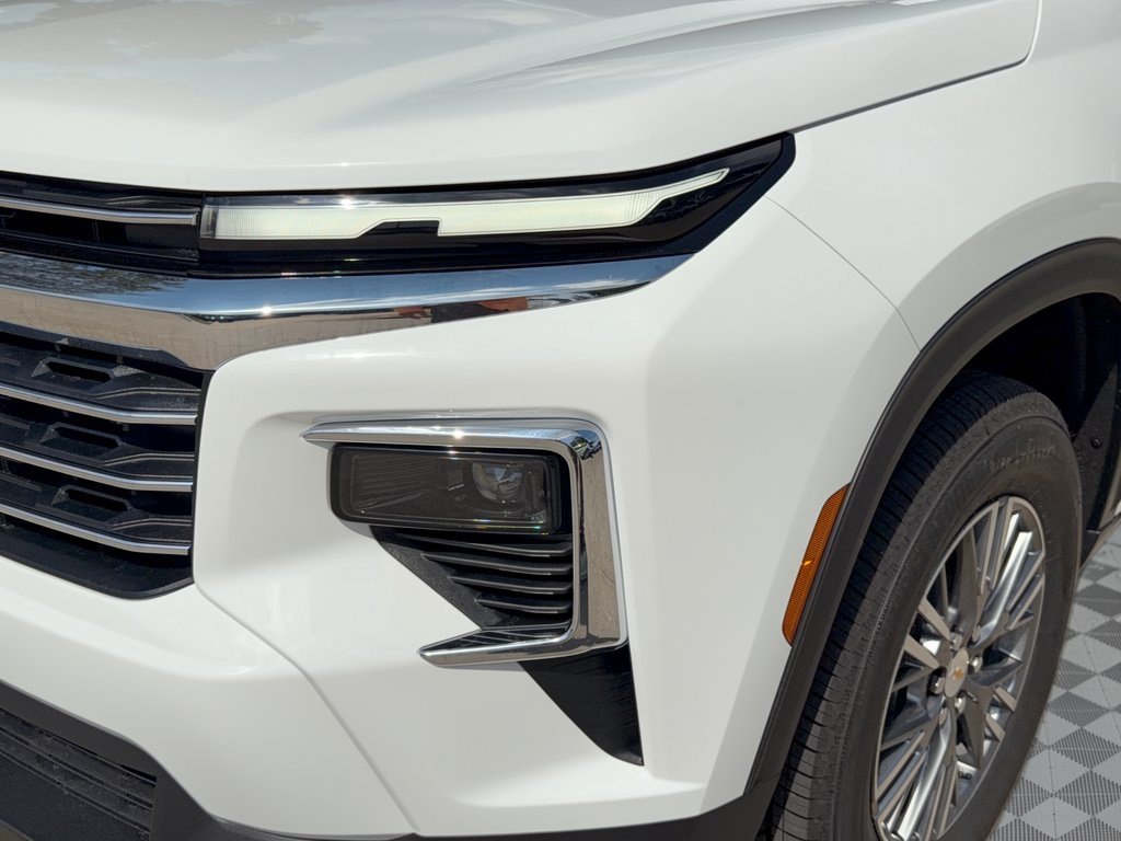New 2027 Chevrolet Traverse LT FWD image 12
