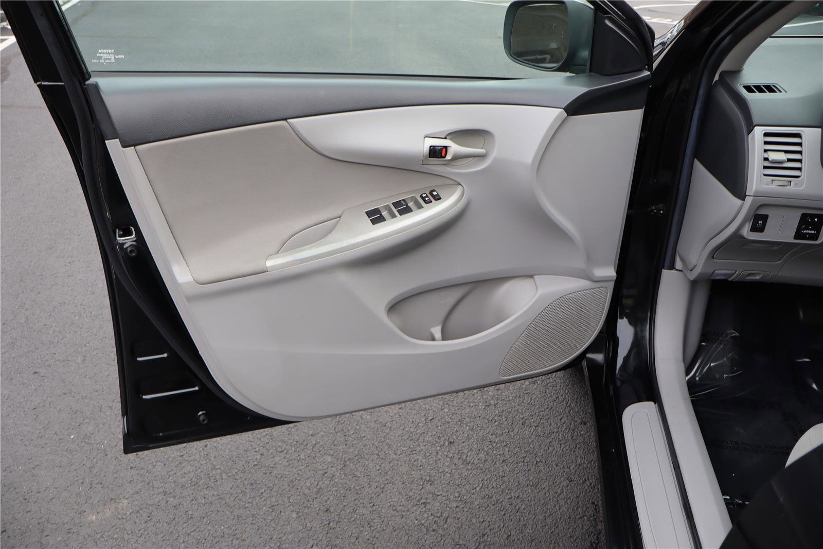 Used 2013 Toyota Corolla LE image 13