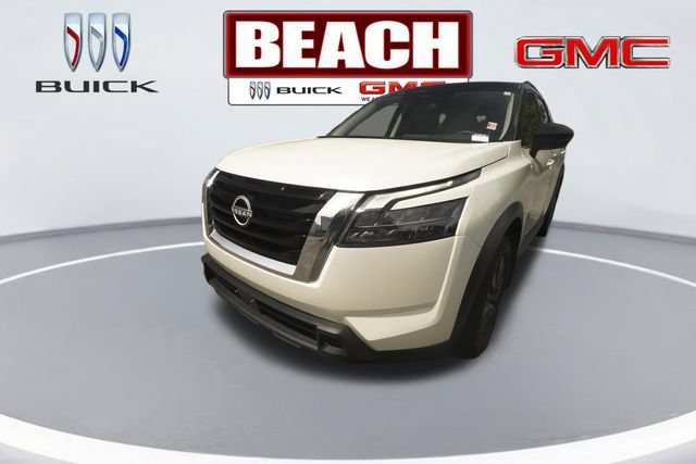 Used 2024 Nissan Pathfinder SV FWD image 2