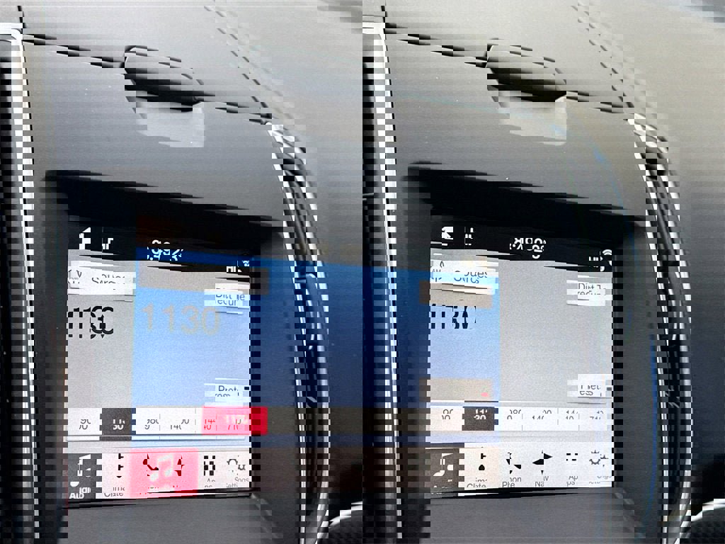 Used 2018 Ford Edge Titanium w/ Technology Package image 4