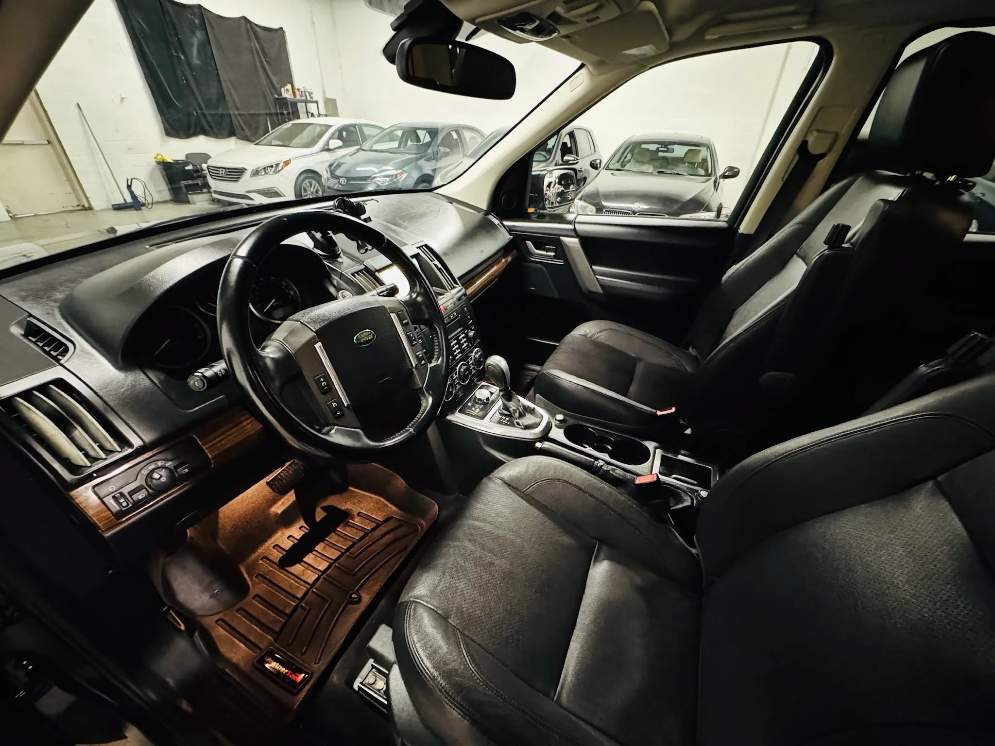 Used 2010 Land Rover LR2 HSE AWD/4WD image 16