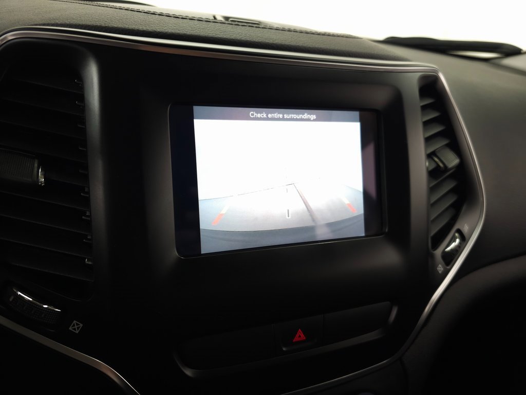 Used 2019 Jeep Cherokee Latitude w/ Popular Appearance Group image 24